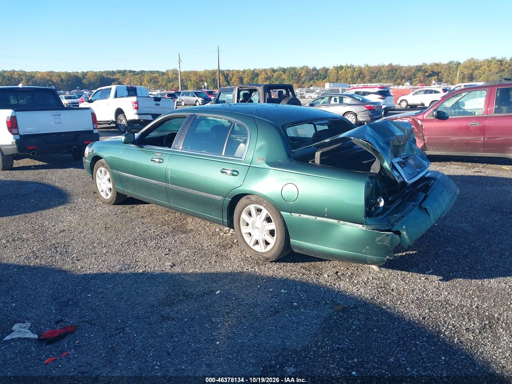 2007 Lincoln Town CAR Executive L photo 3