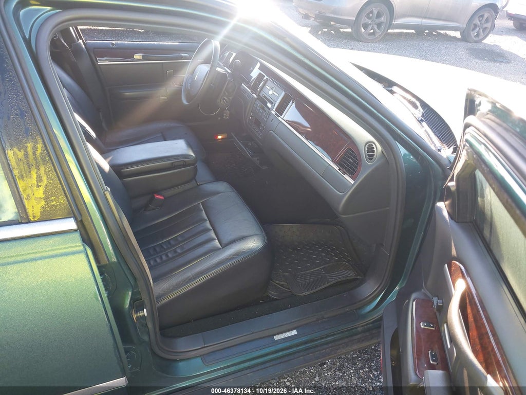 2007 Lincoln Town CAR Executive L photo 5
