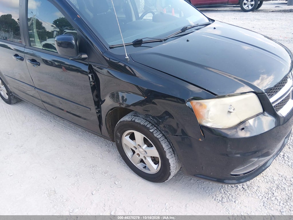 2013 Dodge Grand Caravan SXT photo 6