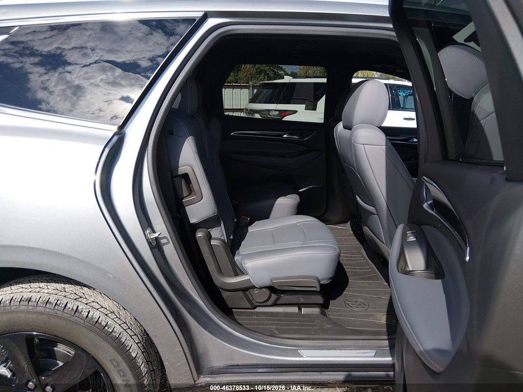 2023 Buick Enclave Essence AWD photo 8