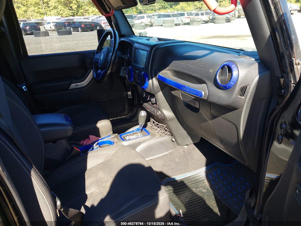 2016 Jeep Wrangler Unlimited Rubicon photo 5