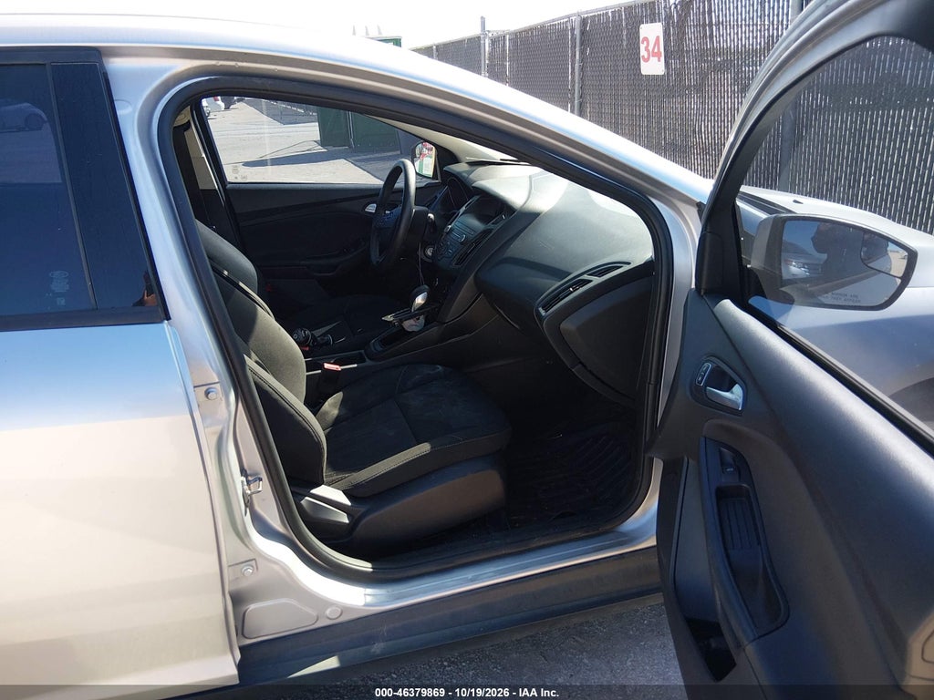 2018 Ford Focus SE photo 5