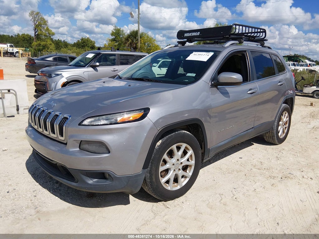 2016 Jeep Cherokee Latitude photo 2