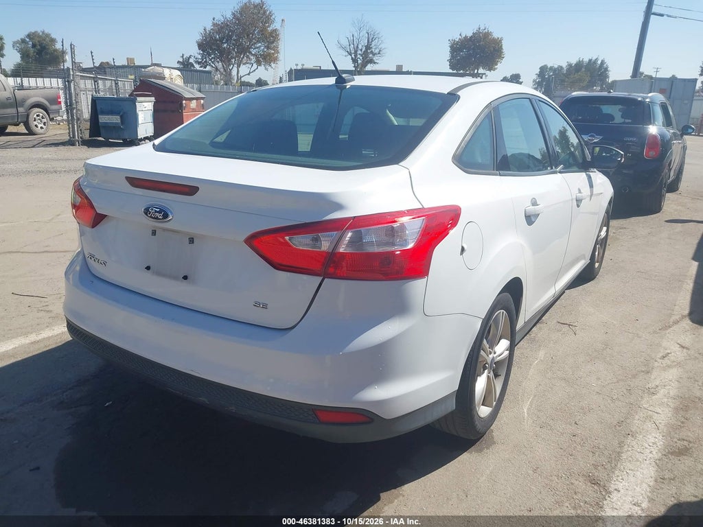 2014 Ford Focus SE photo 4
