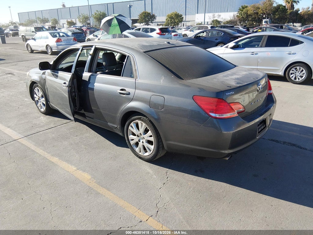 2010 Toyota Avalon XLS photo 3