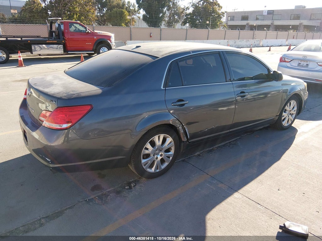 2010 Toyota Avalon XLS photo 4