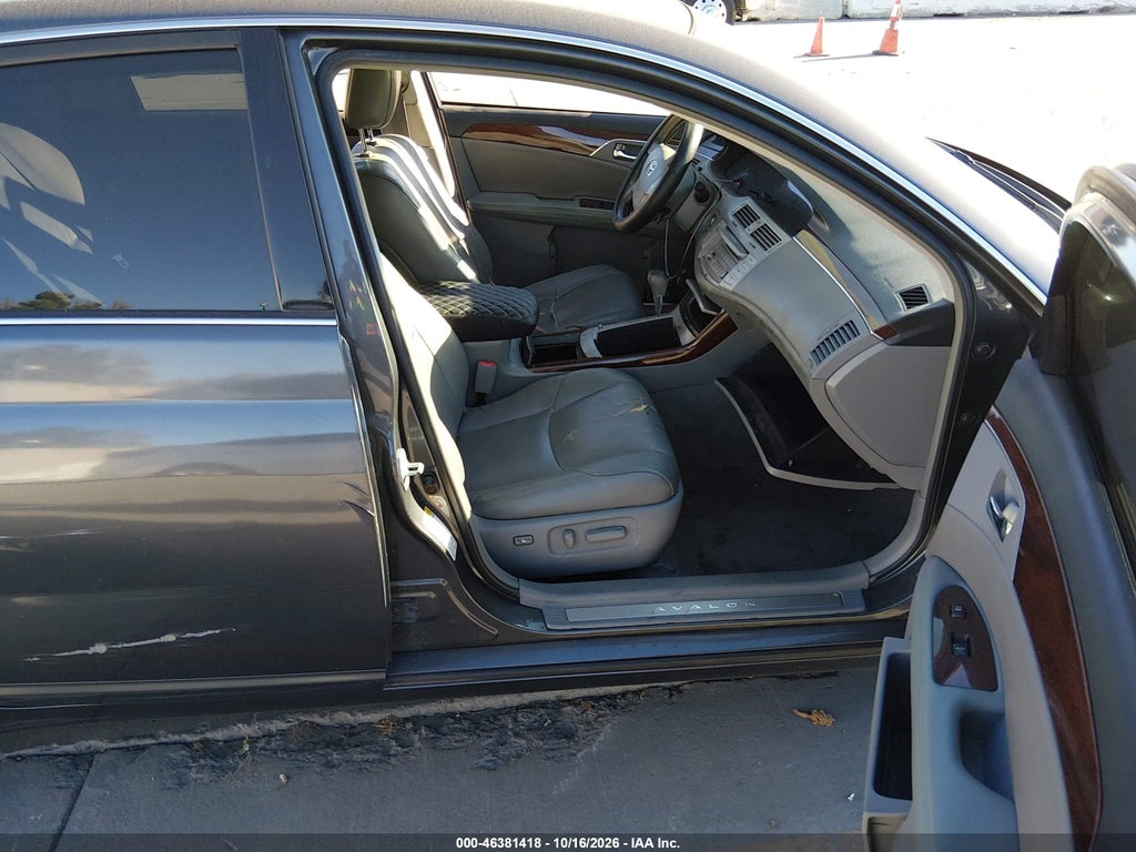 2010 Toyota Avalon XLS photo 5