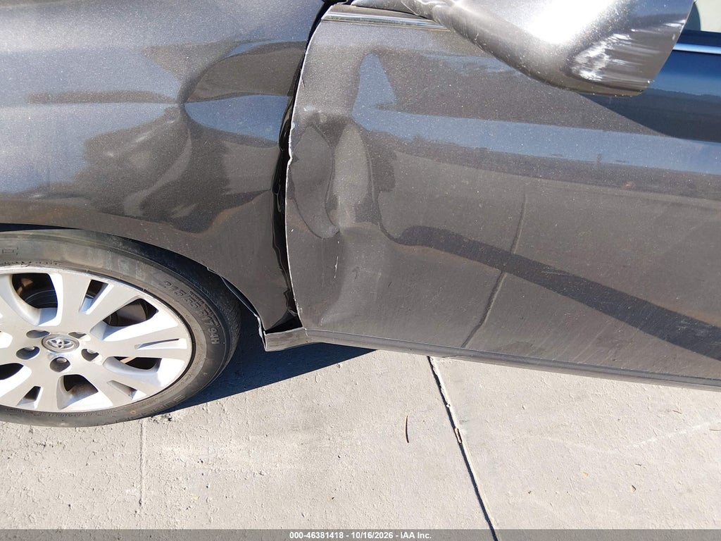 2010 Toyota Avalon XLS photo 6