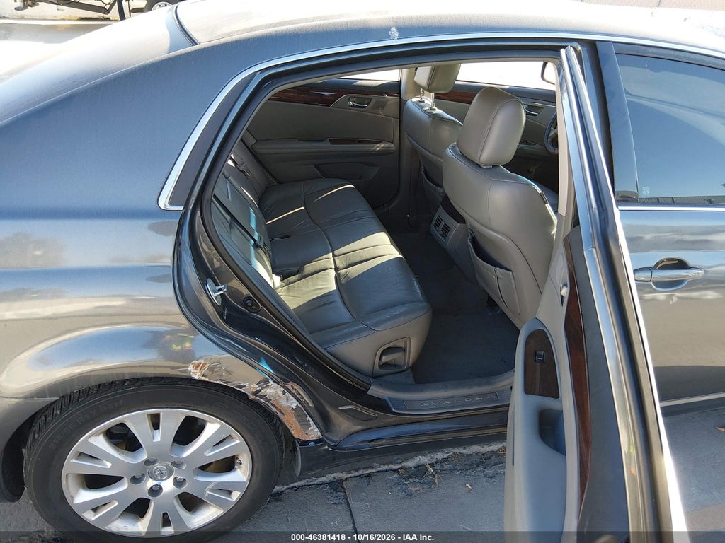 2010 Toyota Avalon XLS photo 8