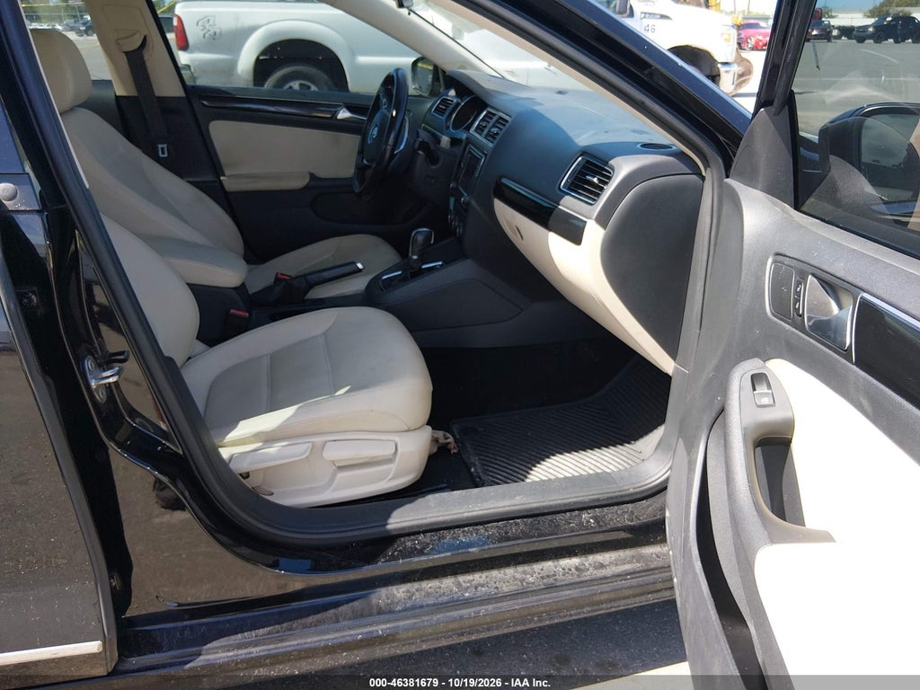 2017 Volkswagen Jetta 1.8T SEL/1.8T SEL Premium photo 5