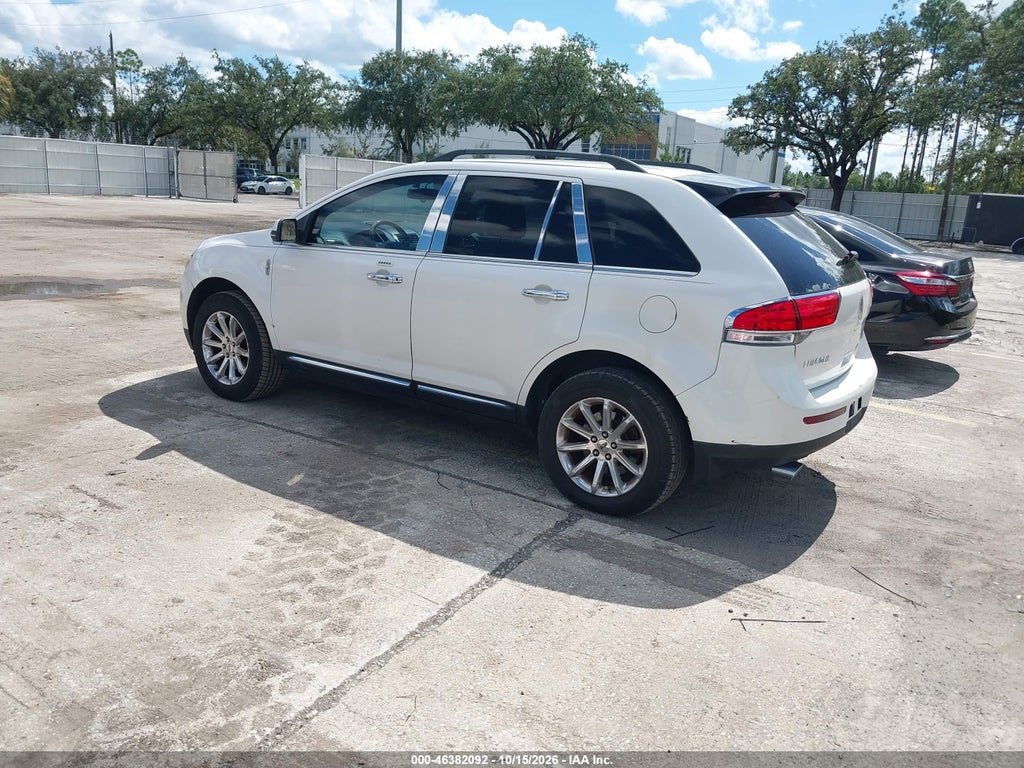 2013 Lincoln MKX photo 3