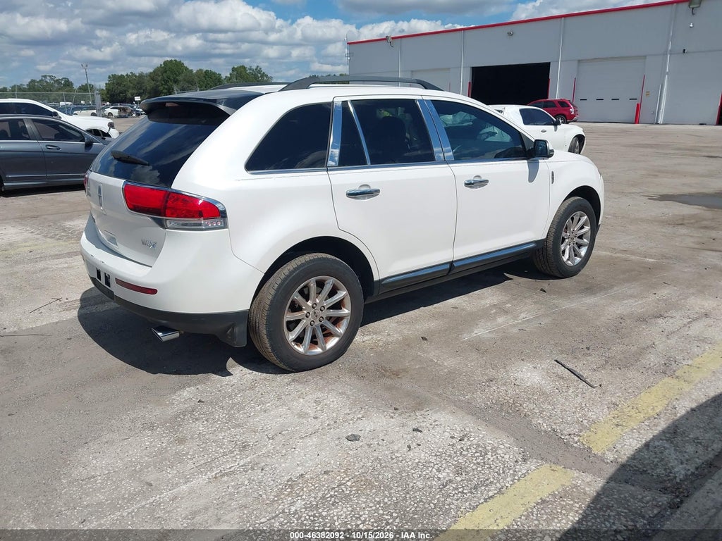 2013 Lincoln MKX photo 4