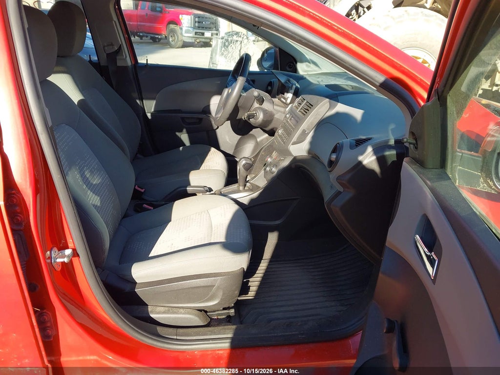 2013 Chevrolet Sonic LS Auto photo 5