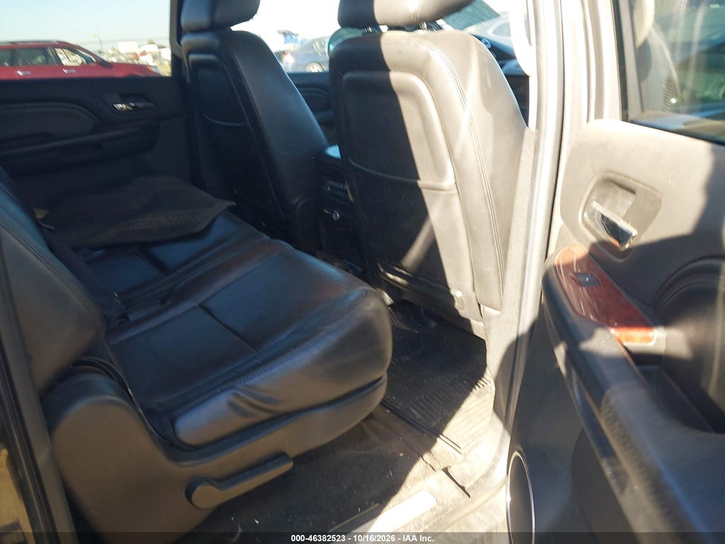 2010 Cadillac Escalade ESV Premium photo 8