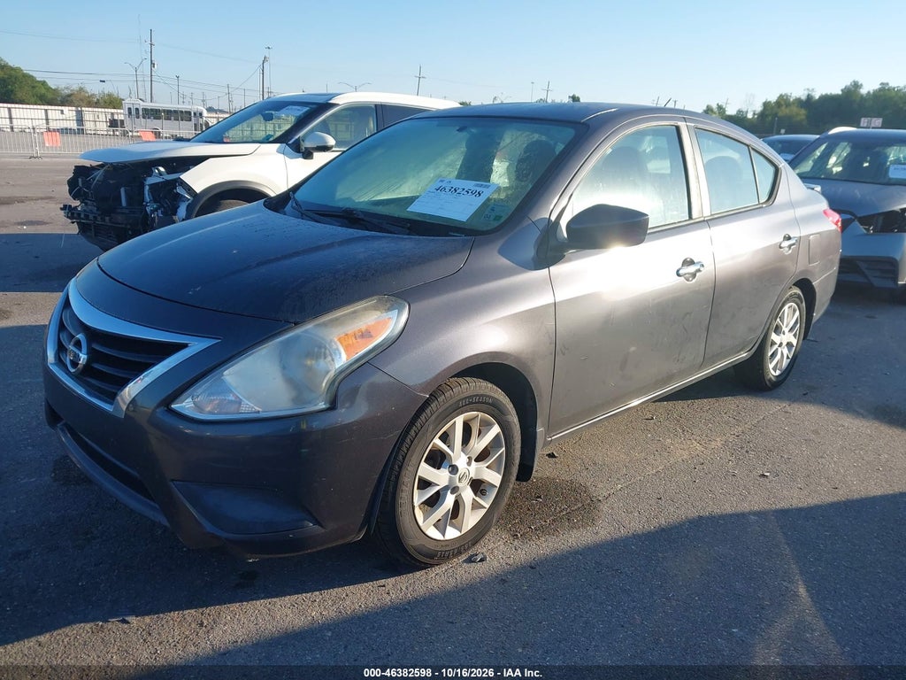 2015 Nissan Versa 1.6 SV photo 2