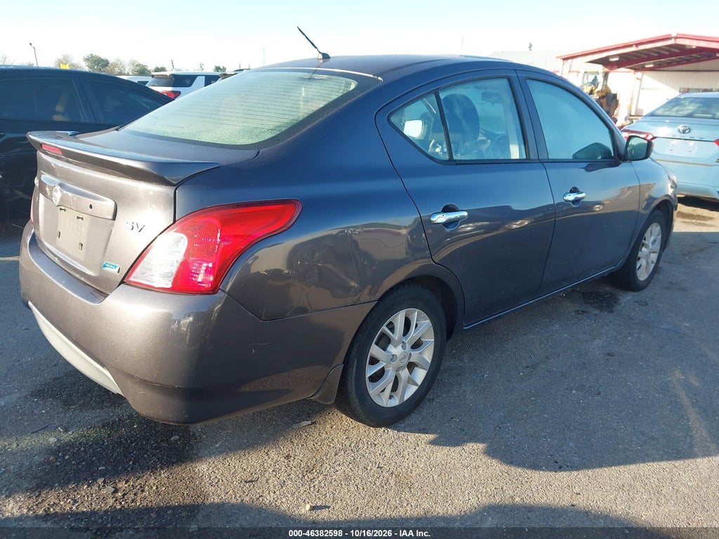 2015 Nissan Versa 1.6 SV photo 4