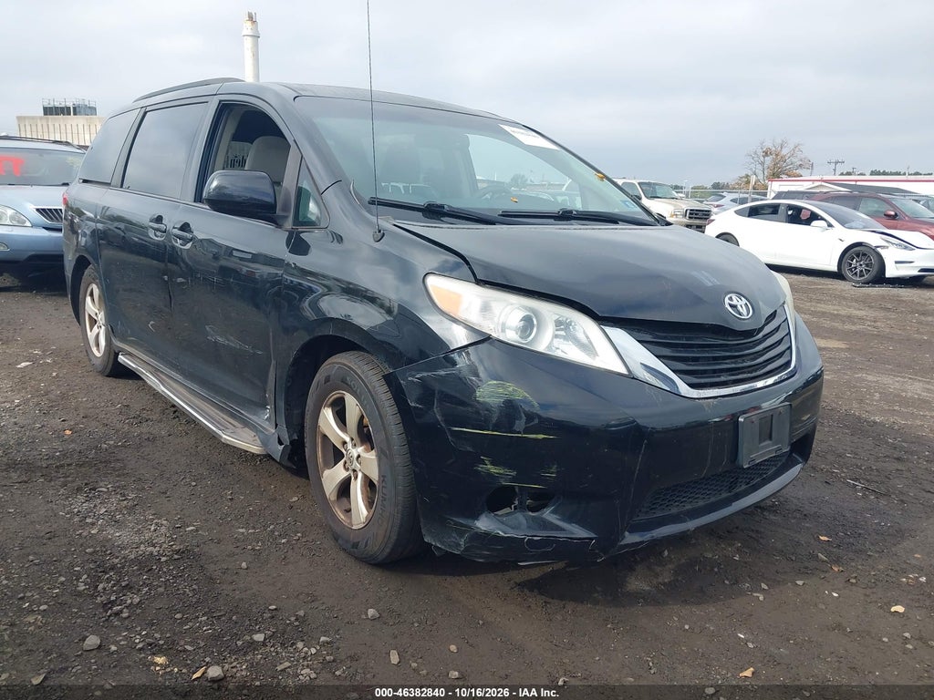 2014 Toyota Sienna LE V6 8 Passenger photo 1