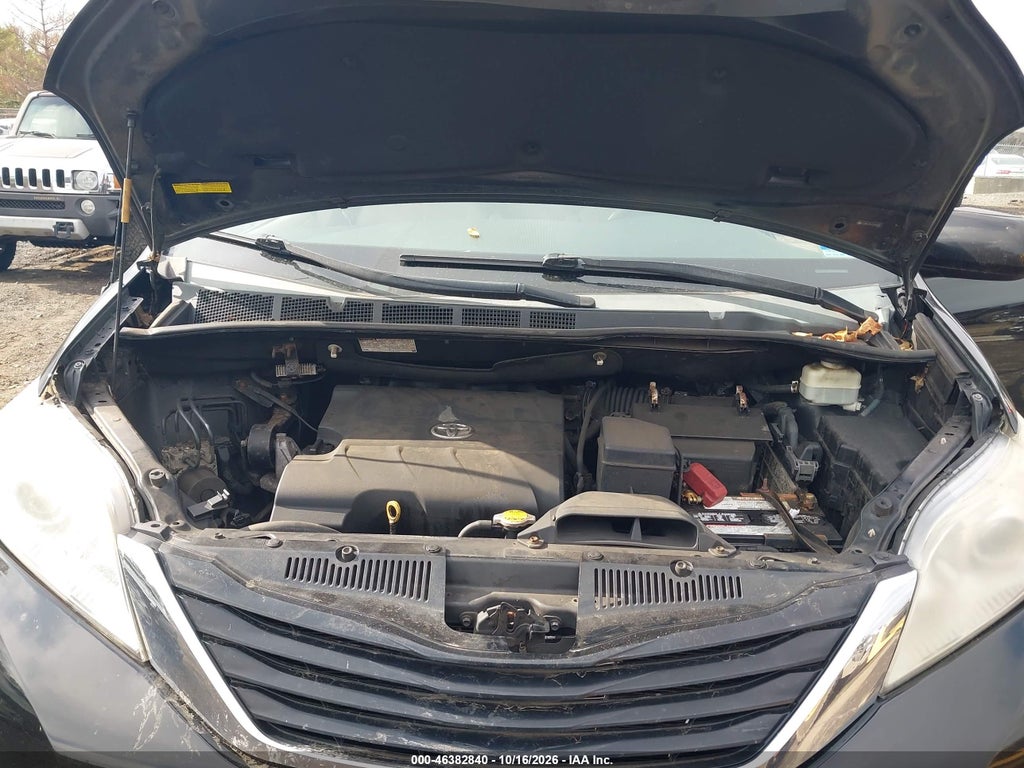 2014 Toyota Sienna LE V6 8 Passenger photo 10