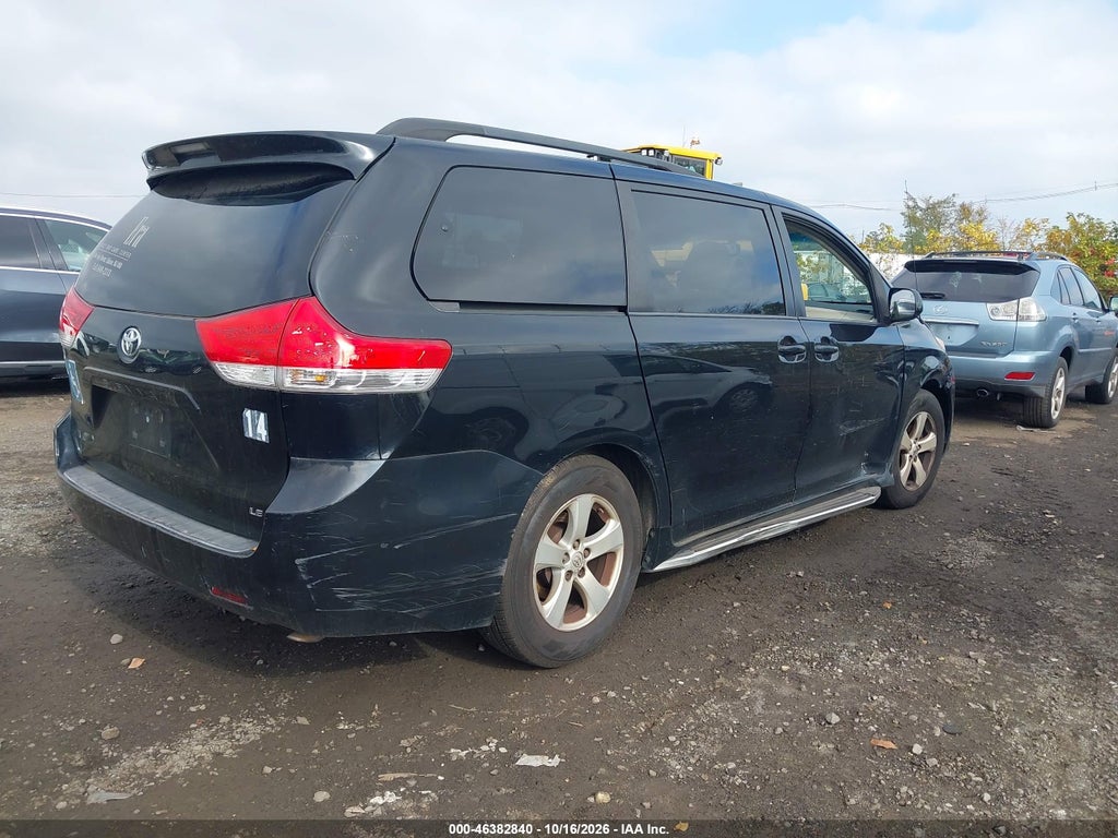 2014 Toyota Sienna LE V6 8 Passenger photo 4