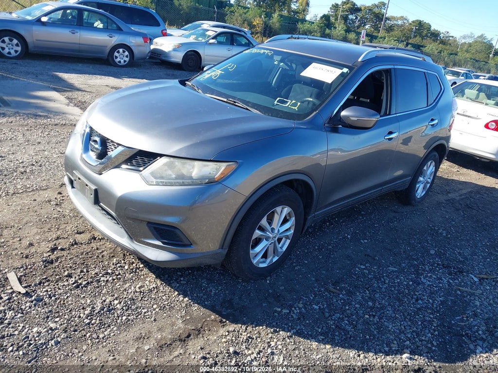 2015 Nissan Rogue SV photo 2