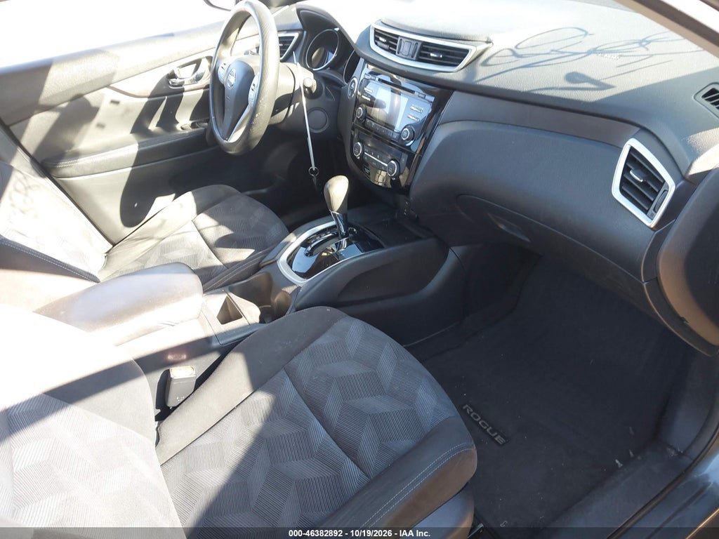 2015 Nissan Rogue SV photo 5