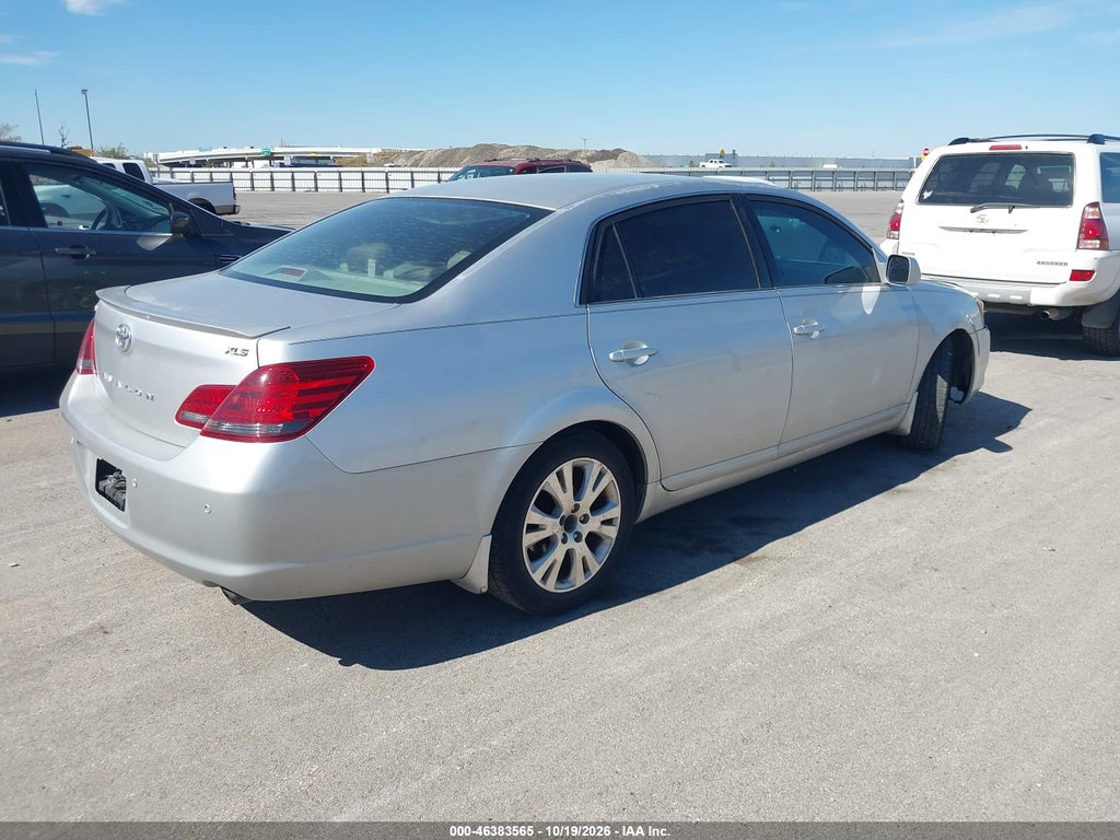 2008 Toyota Avalon XLS photo 4