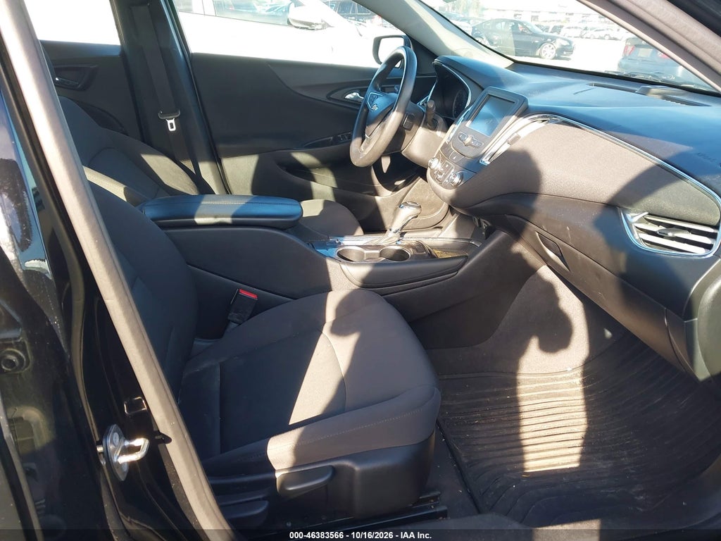 2017 Chevrolet Malibu 1LT photo 5