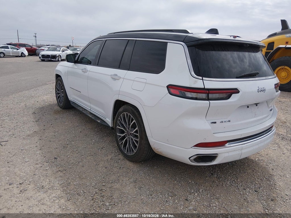 2023 Jeep Grand Cherokee L Summit Reserve 4X4 photo 3