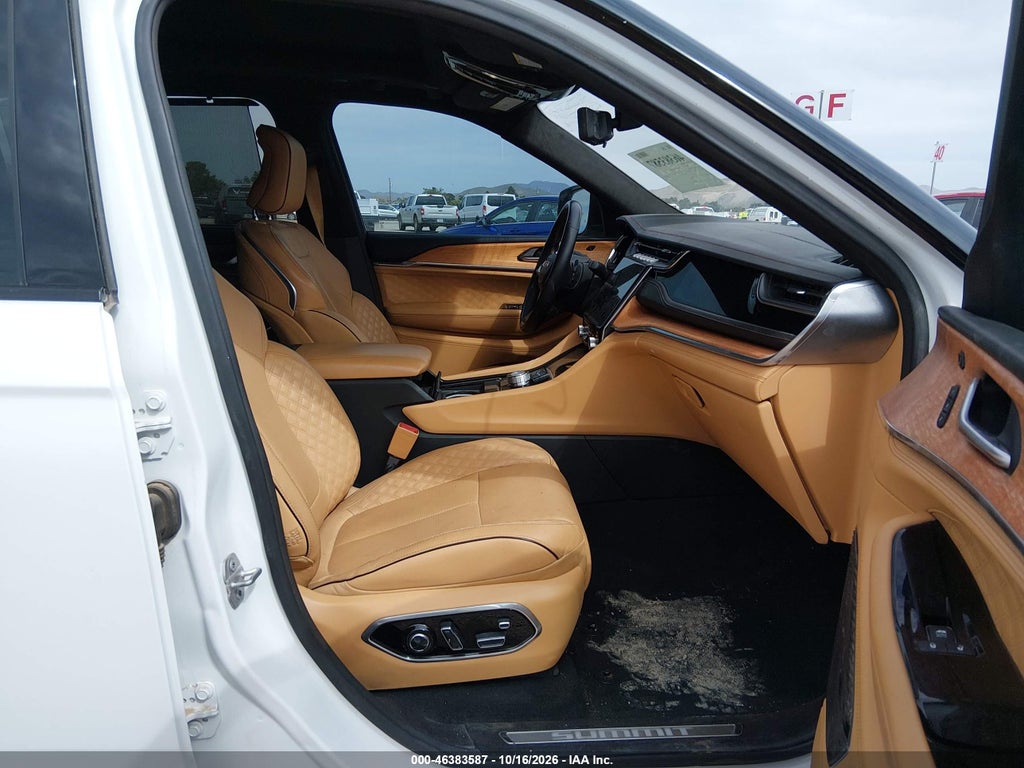 2023 Jeep Grand Cherokee L Summit Reserve 4X4 photo 5