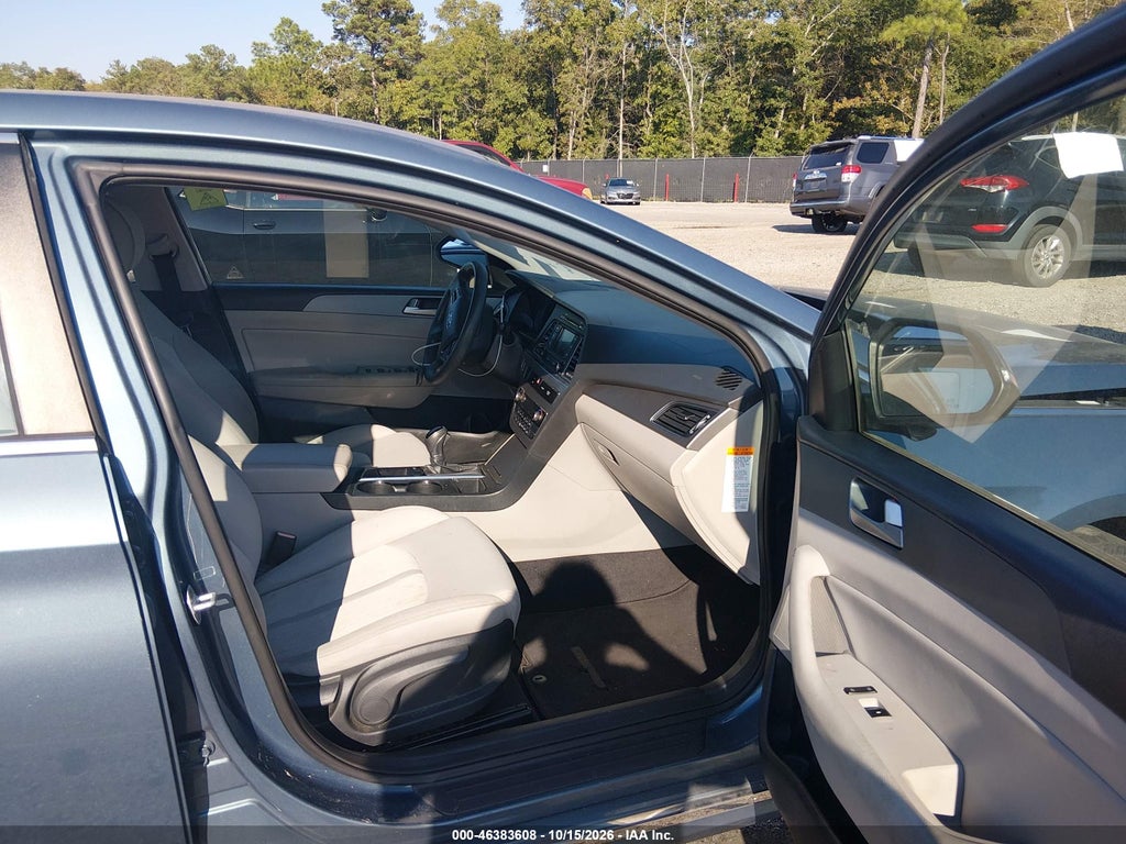 2016 Hyundai Sonata Hybrid SE photo 5