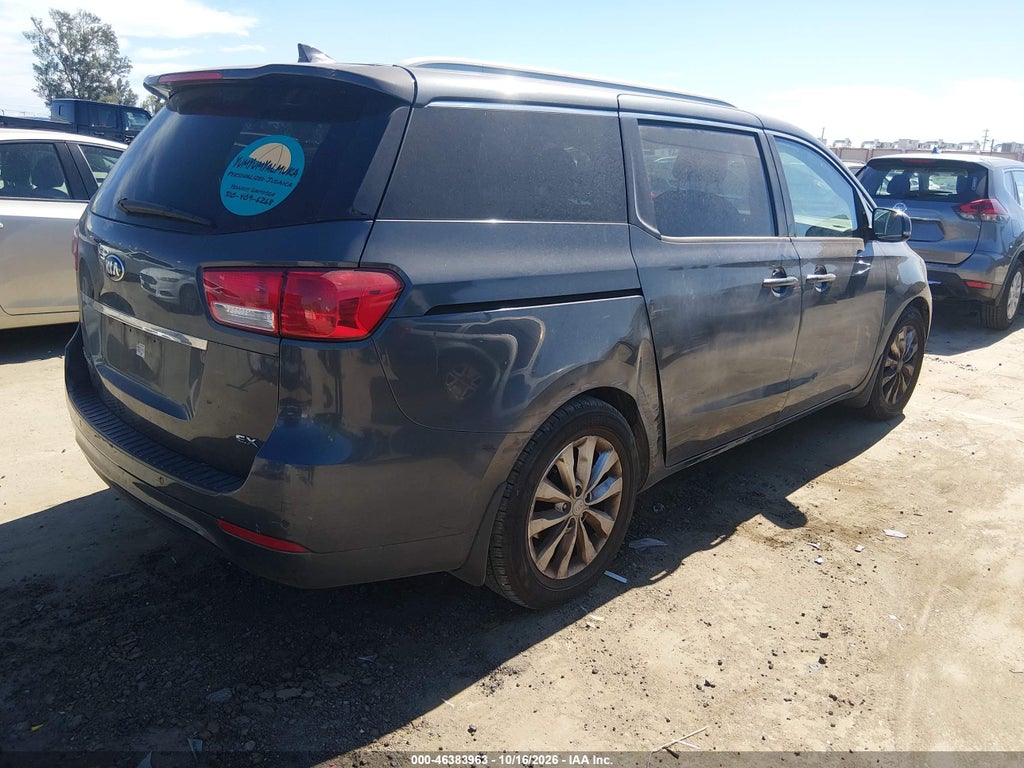 2015 Kia Sedona EX photo 4