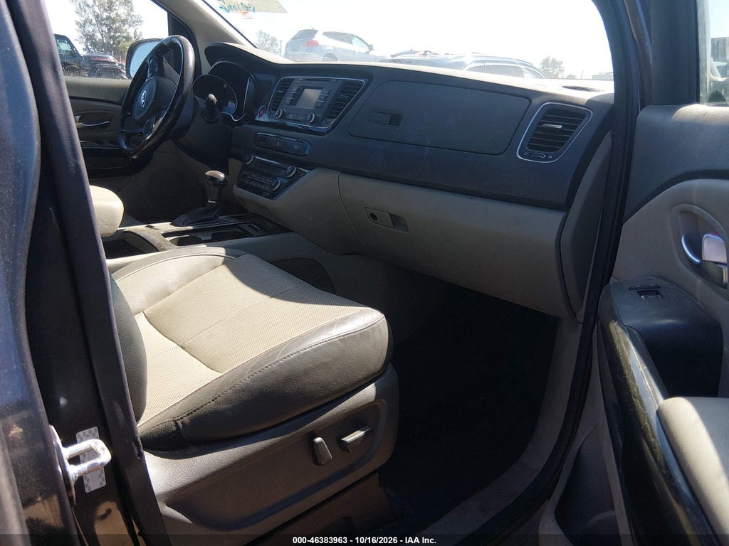 2015 Kia Sedona EX photo 5