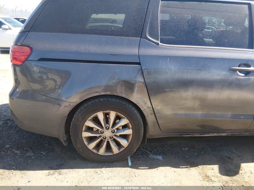 2015 Kia Sedona EX photo 6