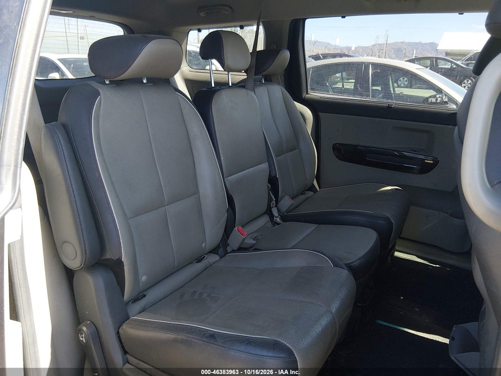 2015 Kia Sedona EX photo 8