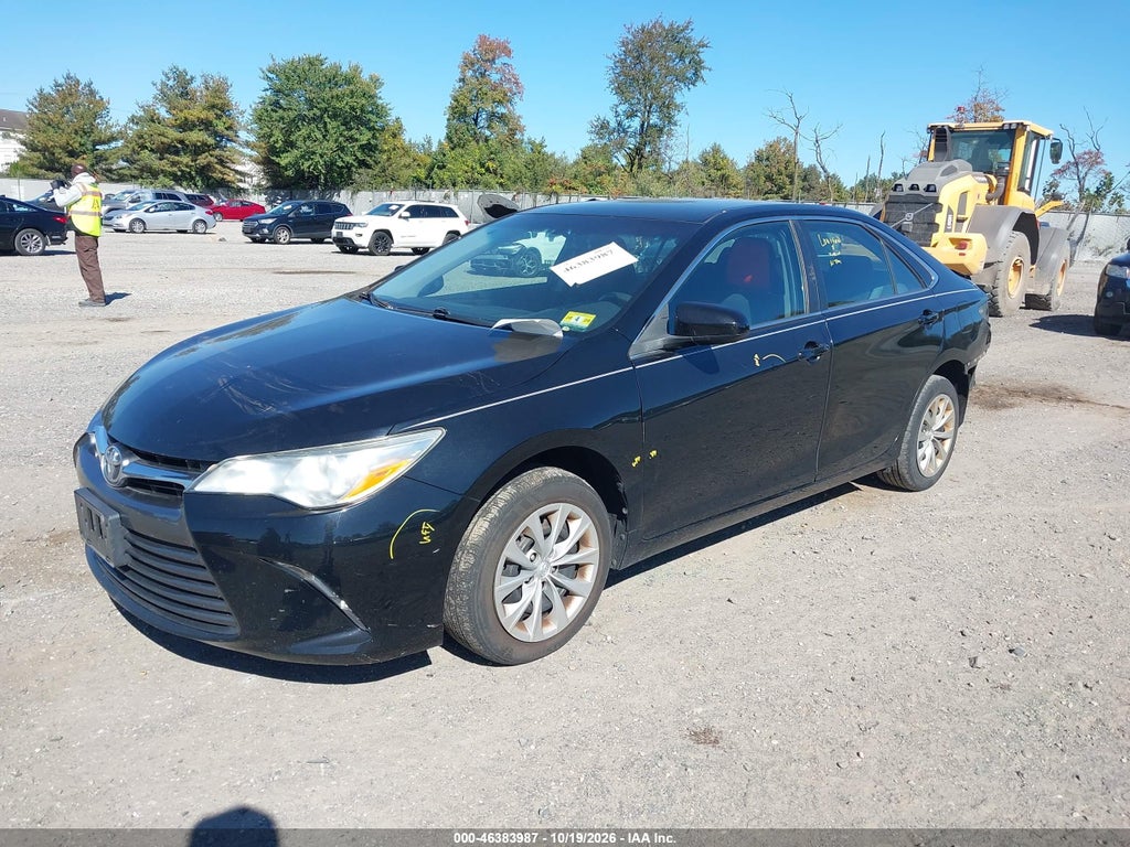 2017 Toyota Camry LE photo 2