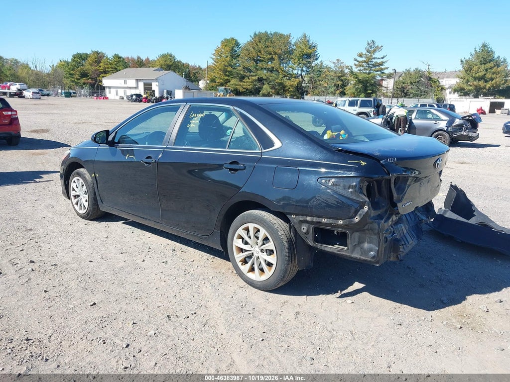 2017 Toyota Camry LE photo 3