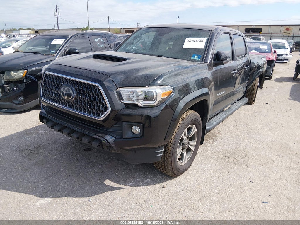 2018 Toyota Tacoma photo 2