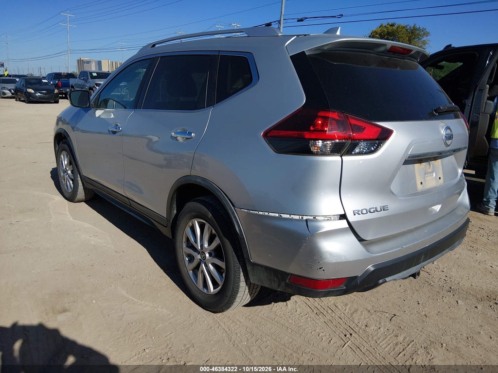 2018 Nissan Rogue SV photo 3