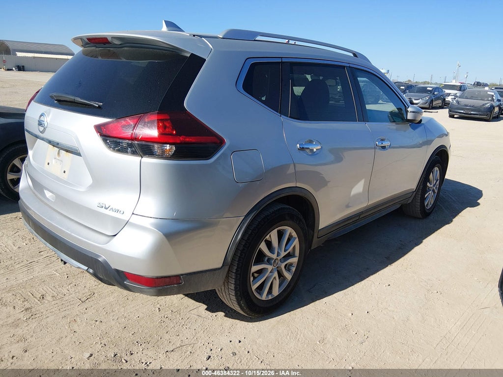 2018 Nissan Rogue SV photo 4