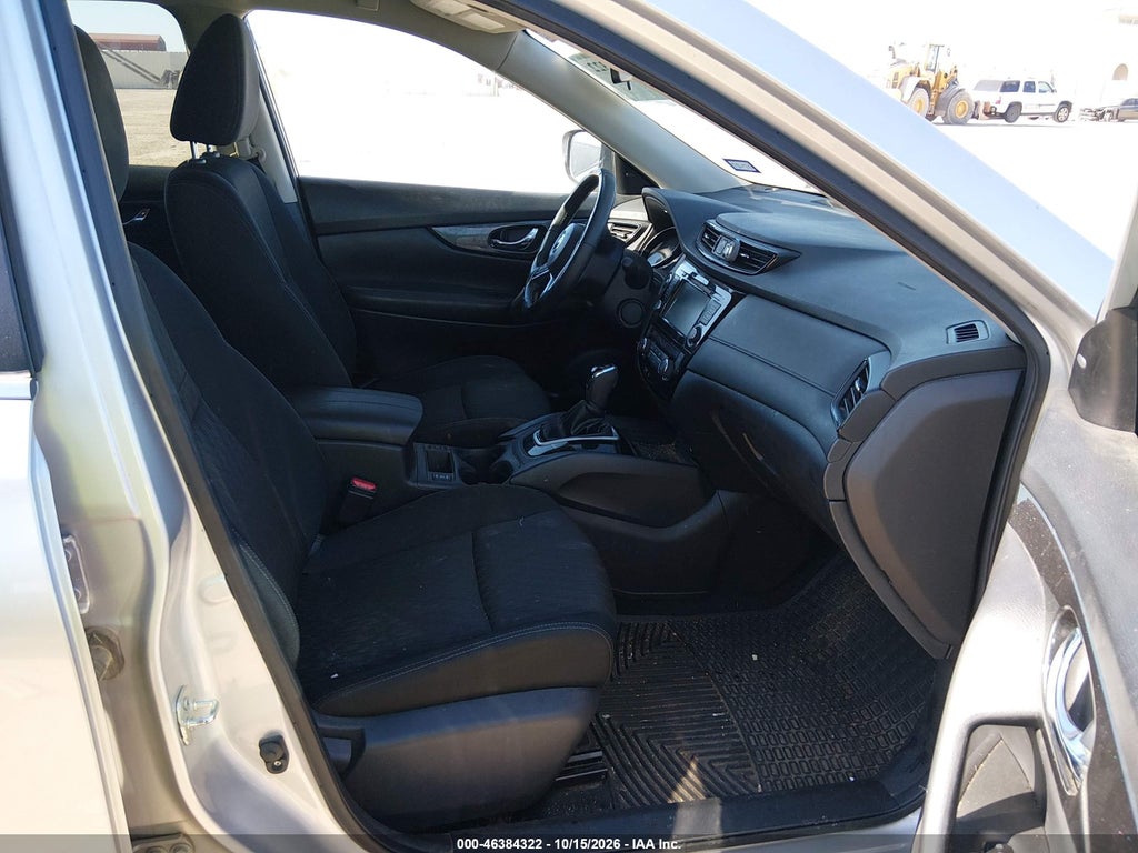 2018 Nissan Rogue SV photo 5