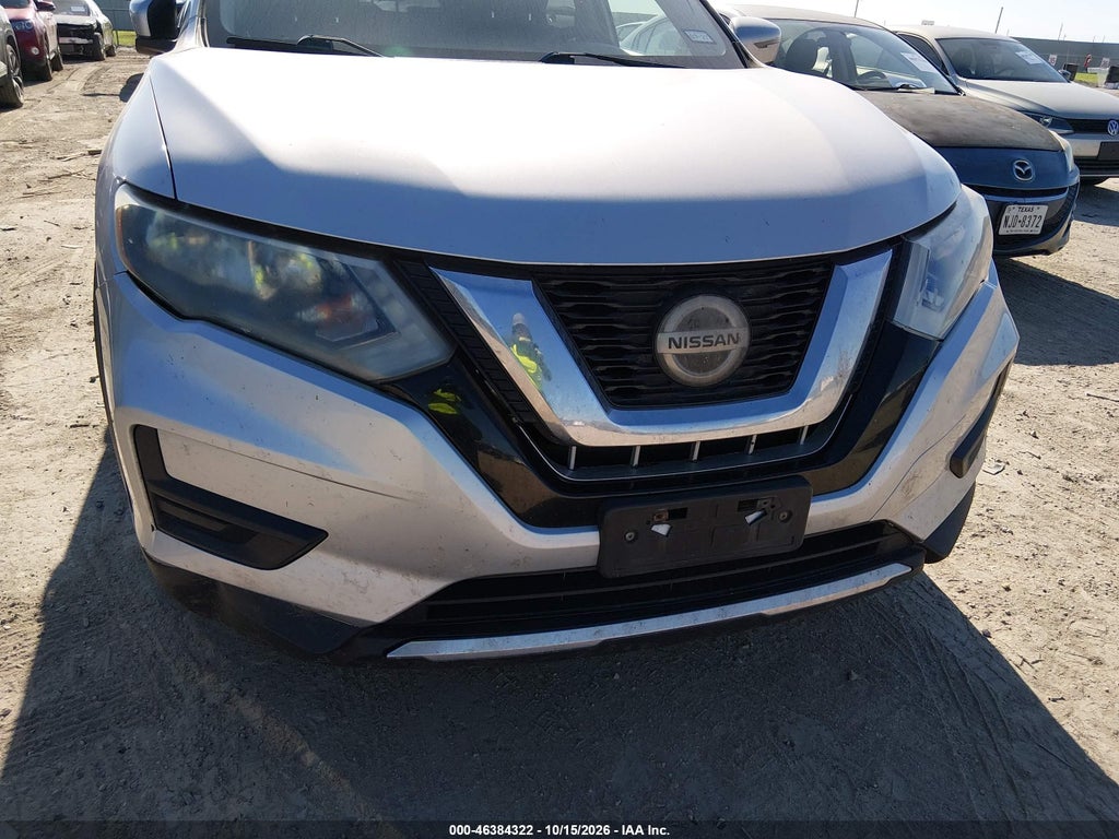 2018 Nissan Rogue SV photo 6