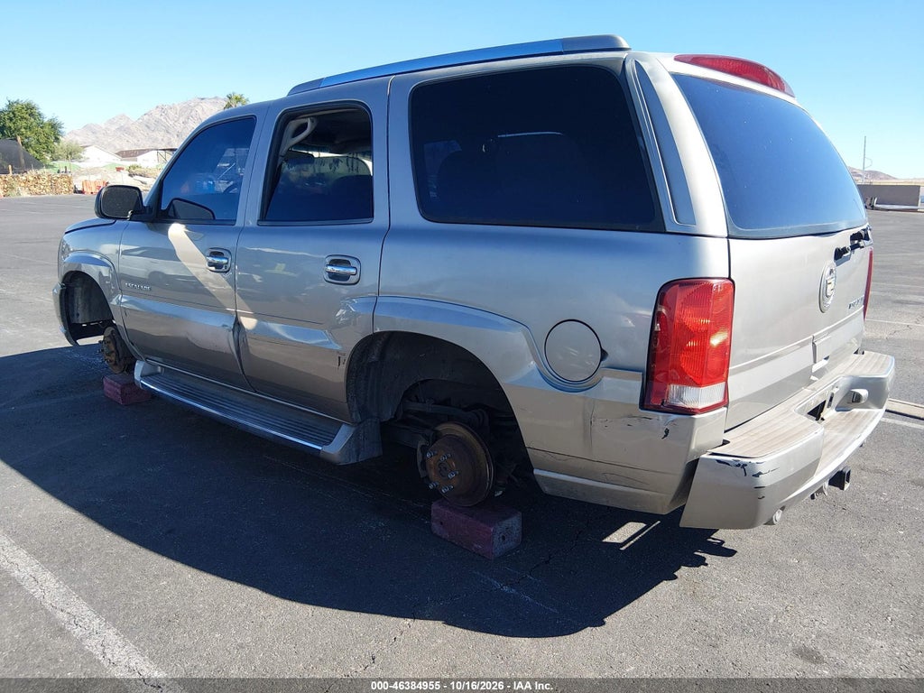 2002 Cadillac Escalade Standard photo 3