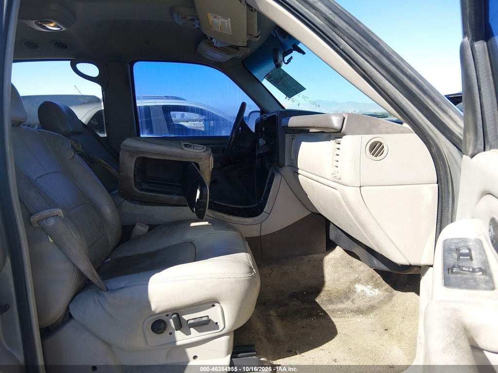 2002 Cadillac Escalade Standard photo 5