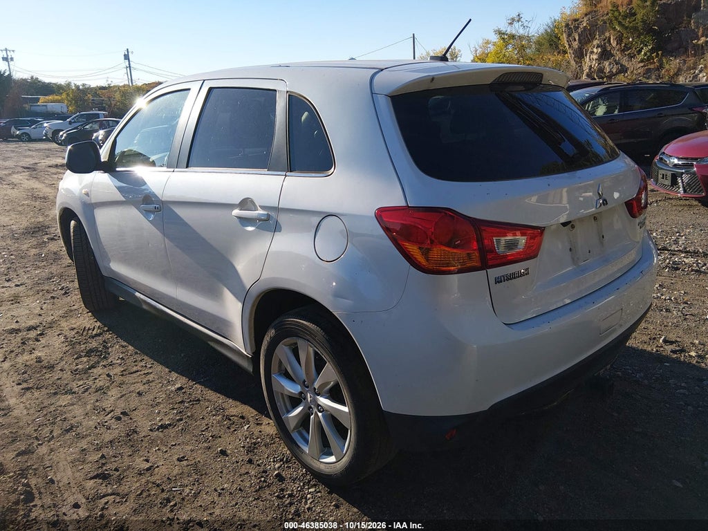 2014 Mitsubishi Outlander Sport SE photo 3