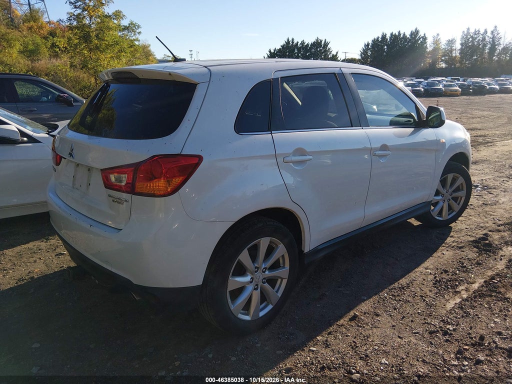2014 Mitsubishi Outlander Sport SE photo 4