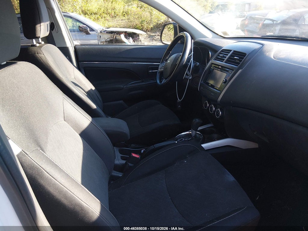 2014 Mitsubishi Outlander Sport SE photo 5