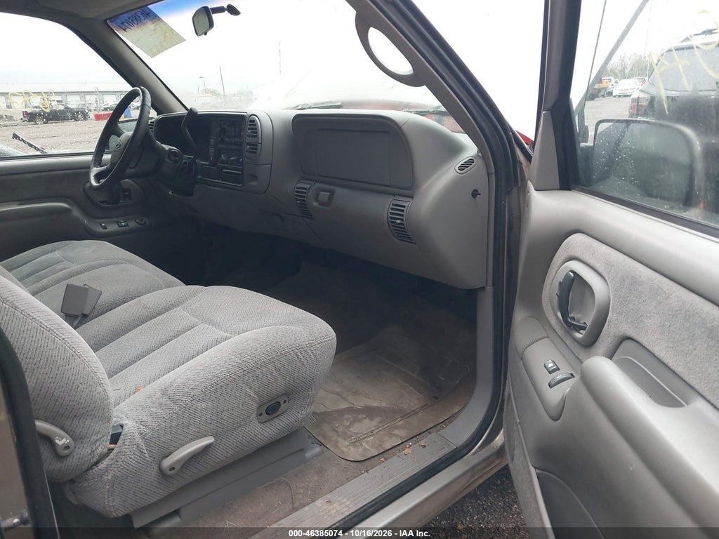 1998 Chevrolet C1500 Fleetside photo 5