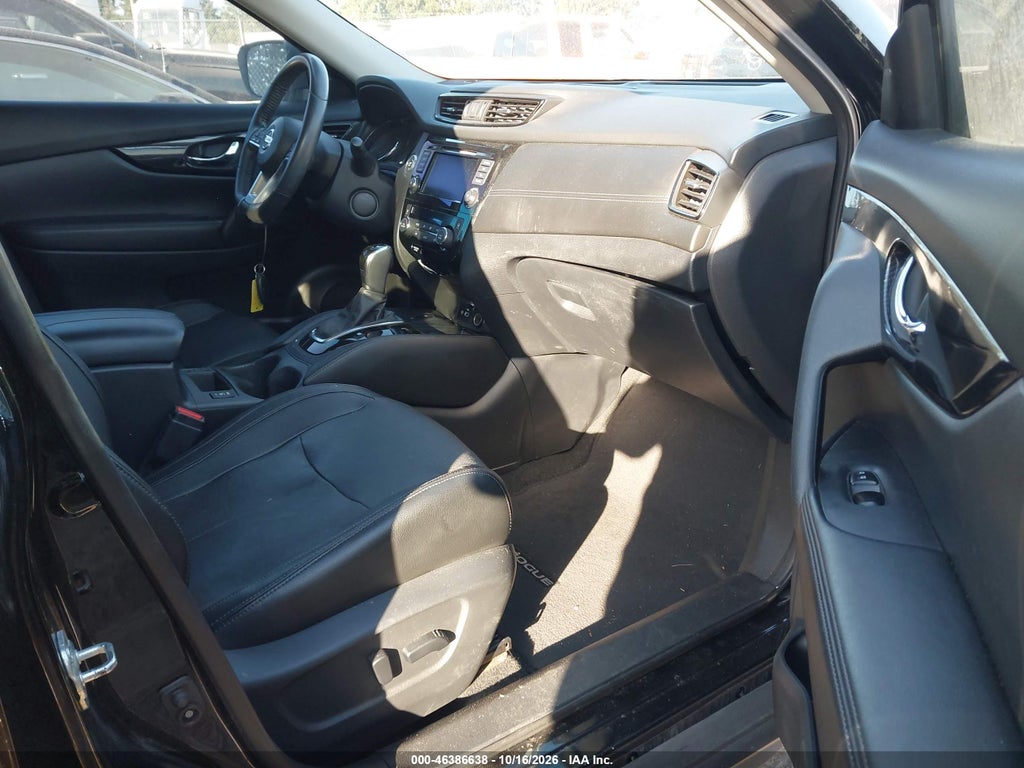 2019 Nissan Rogue SL photo 5