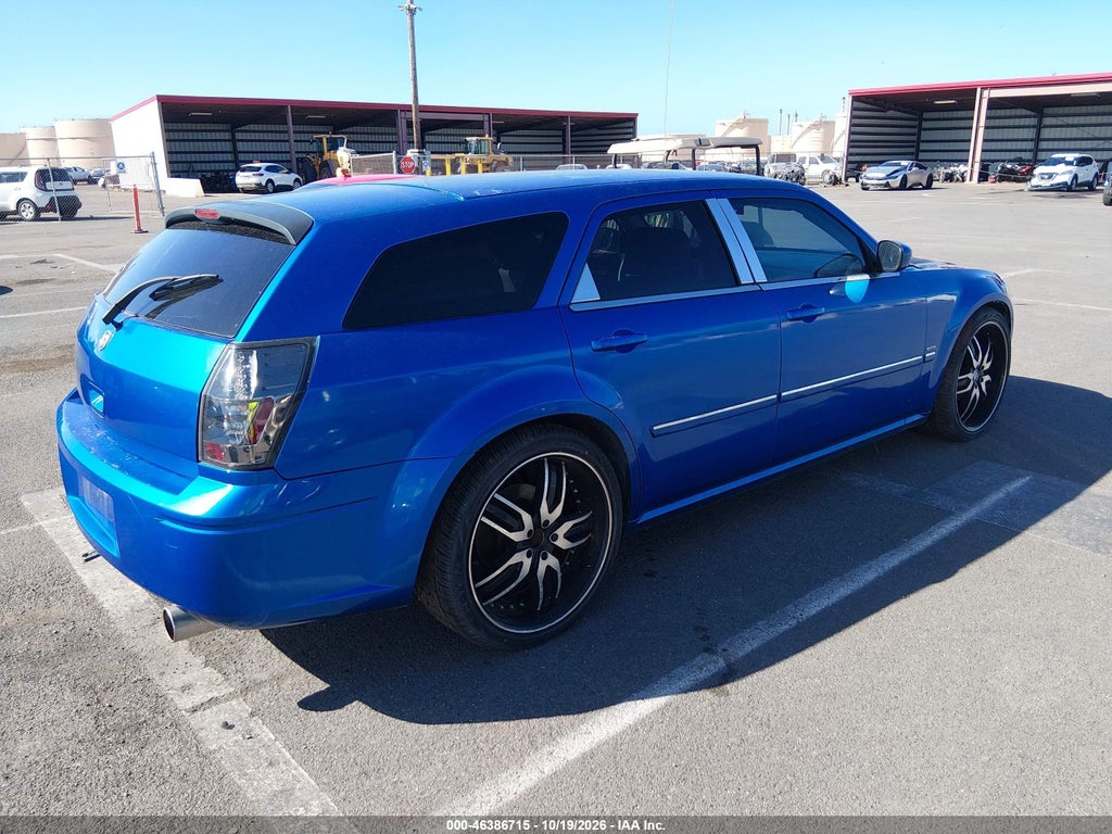 2005 Dodge Magnum RT photo 4