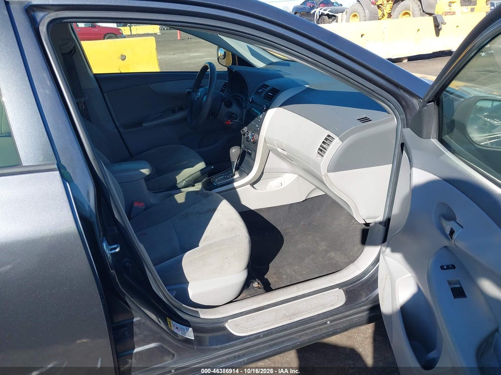 2010 Toyota Corolla LE photo 5